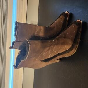 EUC Ivy Kirzhner suede fur unqiue boots 8